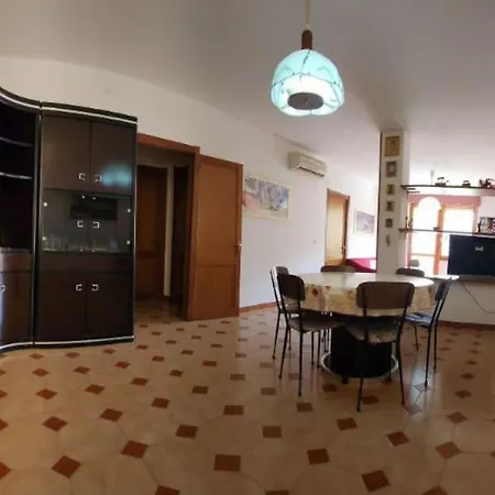 Friendly House